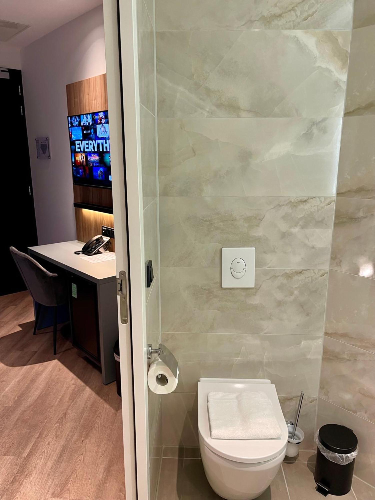 Ozo Hotels Antares Airport Hoofddorp Esterno foto