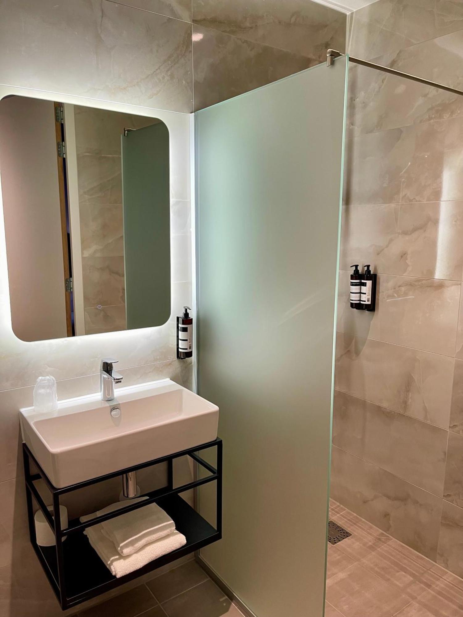 Ozo Hotels Antares Airport Hoofddorp Esterno foto