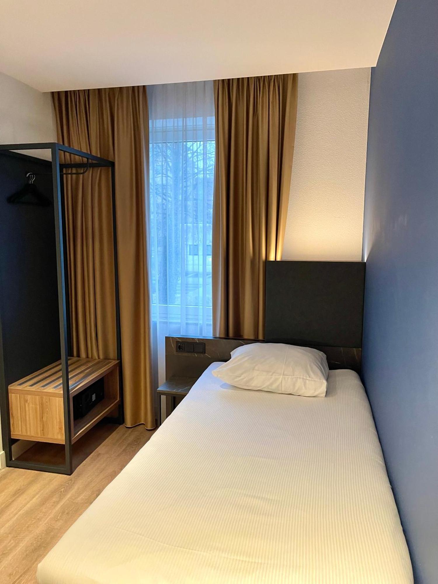 Ozo Hotels Antares Airport Hoofddorp Esterno foto