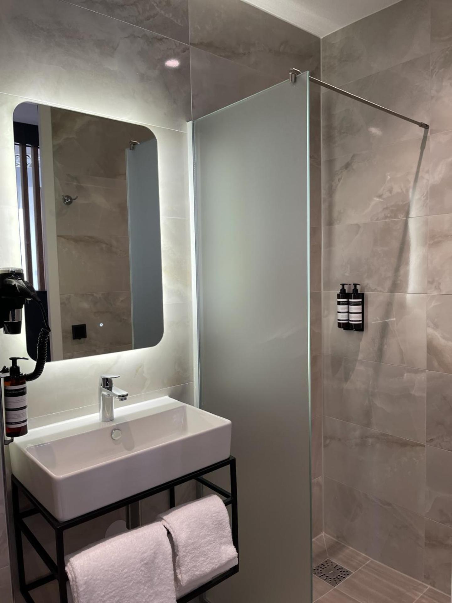 Ozo Hotels Antares Airport Hoofddorp Esterno foto